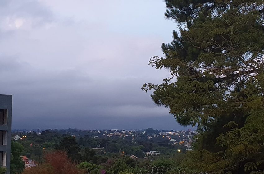  Sábado tem tempo abafado e chuva no Paraná