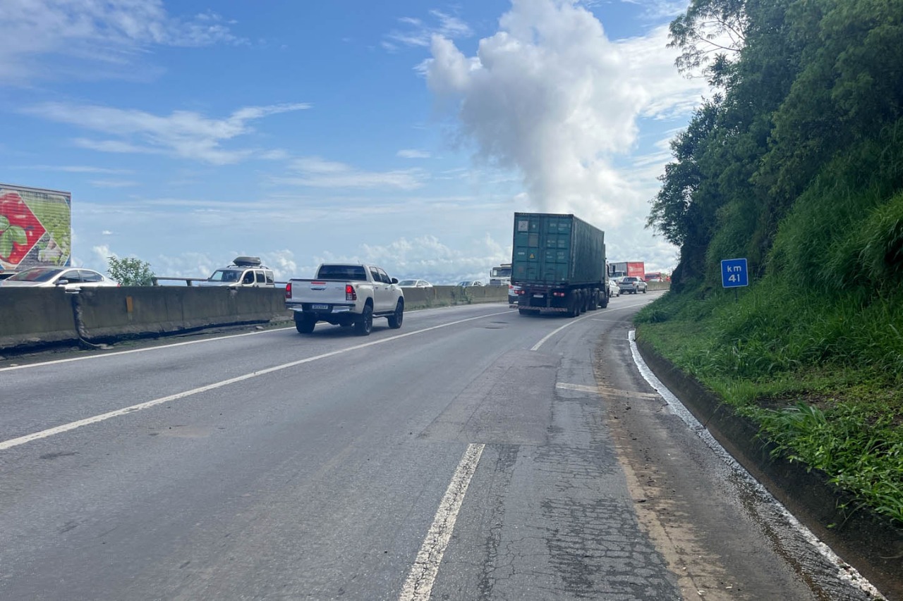 Restrição de caminhões na BR-277 passa a valer no litoral