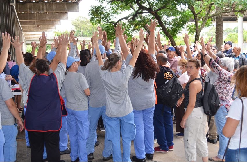  Contra demissões, agentes de apoio da Urbs entram em greve