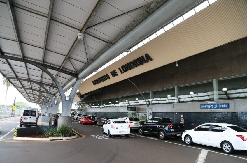  Buraco na pista causa transtornos no Aeroporto de Londrina