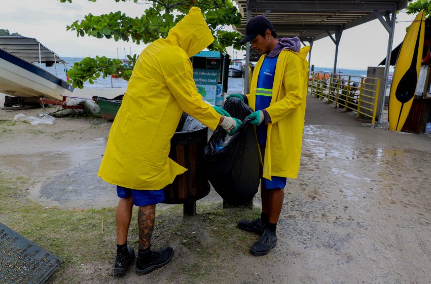  Ilha do Mel: limpeza conta com o apoio de moradores