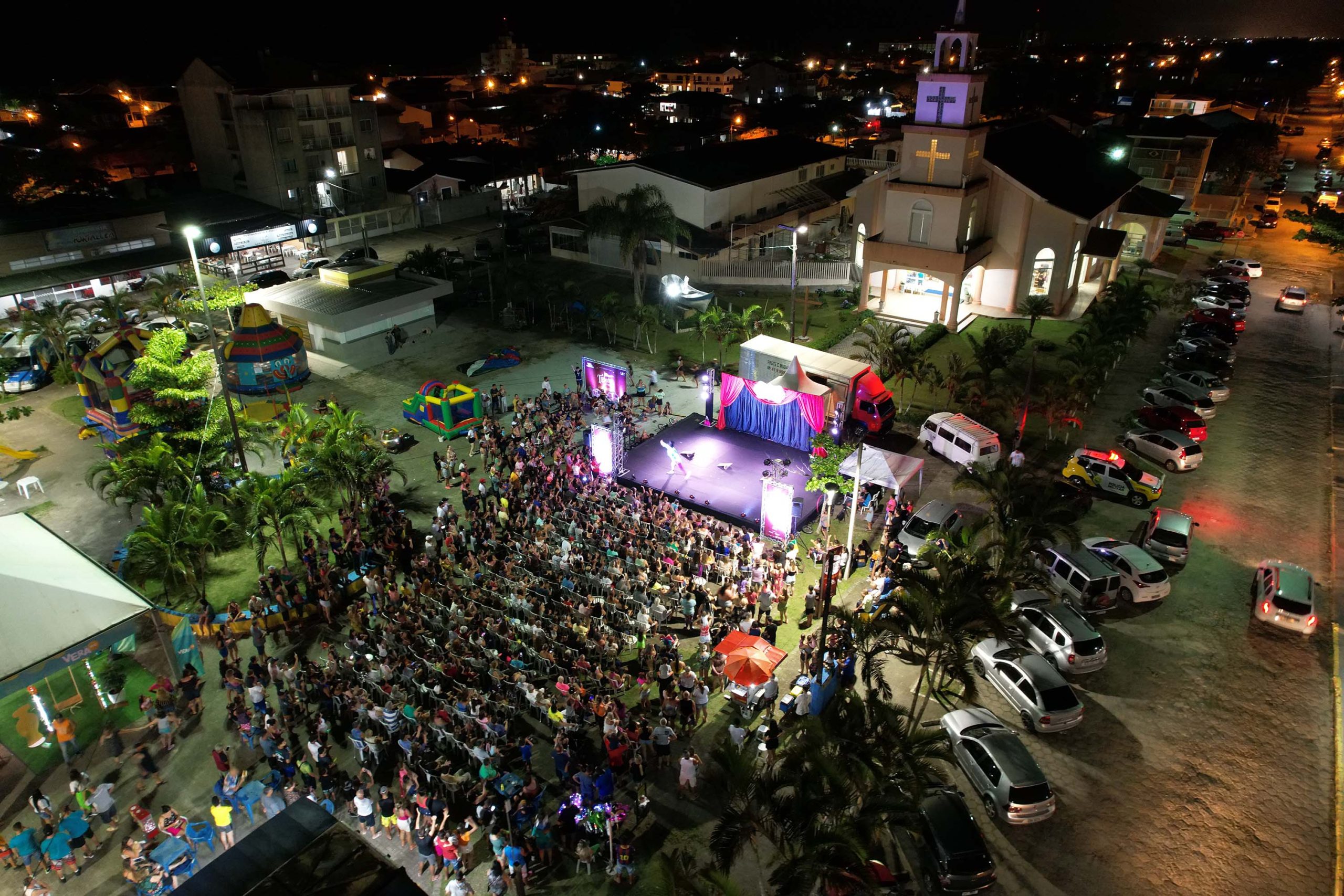 Circo itinerante é atração no litoral