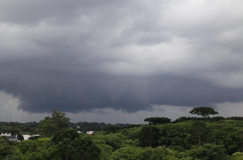 Semana começa com tempo instável no Paraná