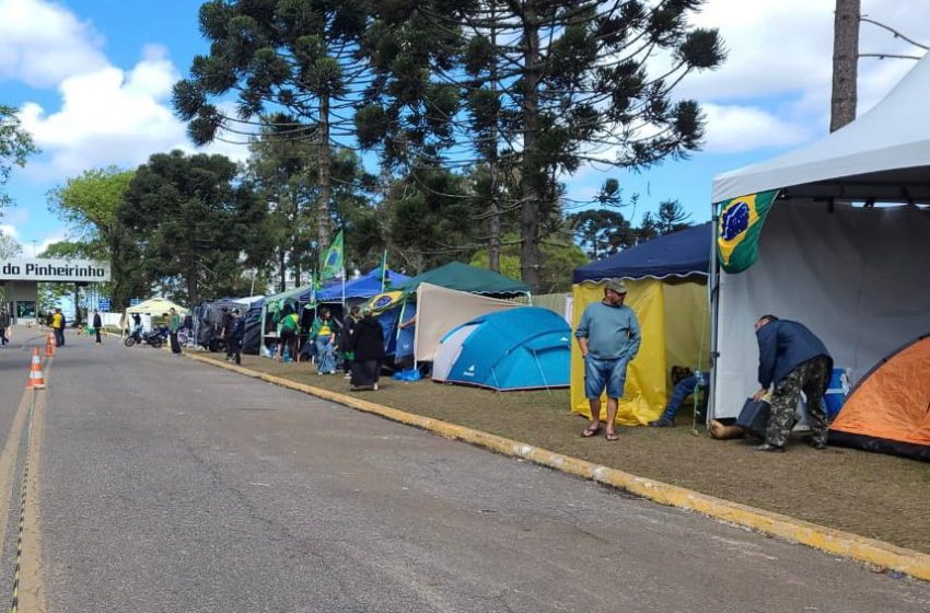  Ratinho quer retirar acampamentos de quartéis pacificamente