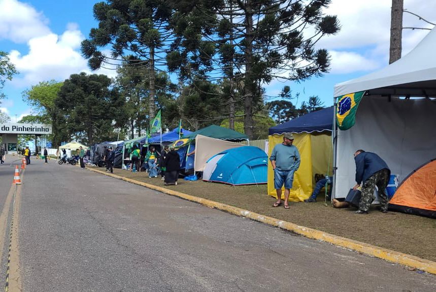 Ratinho quer retirar acampamentos de quartéis pacificamente