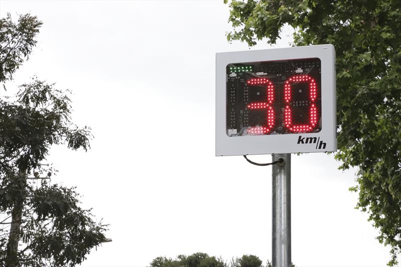  37 lombadas eletrônicas serão instaladas em Curitiba nos próximos meses