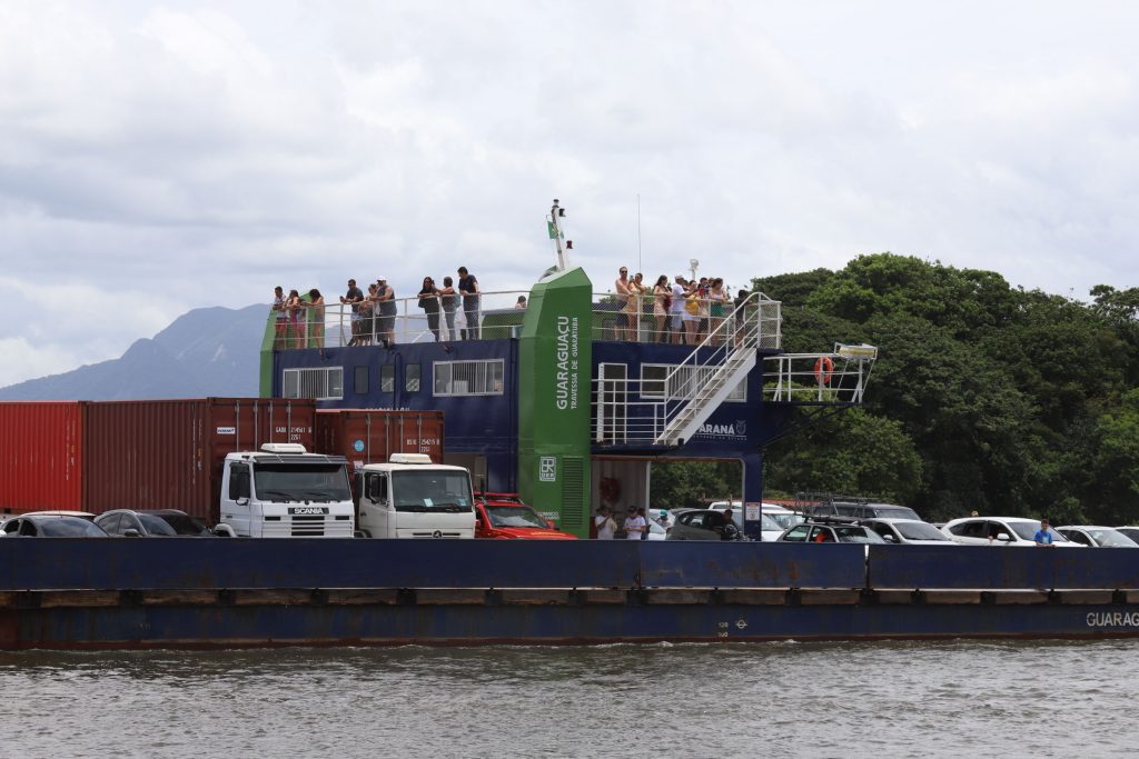 Ferry boat: fila sentido Caiobá/Guaratuba tem espera de 1h30