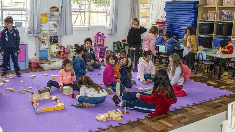  Mais de 3 mil crianças aguardam vagas em creches de Curitiba