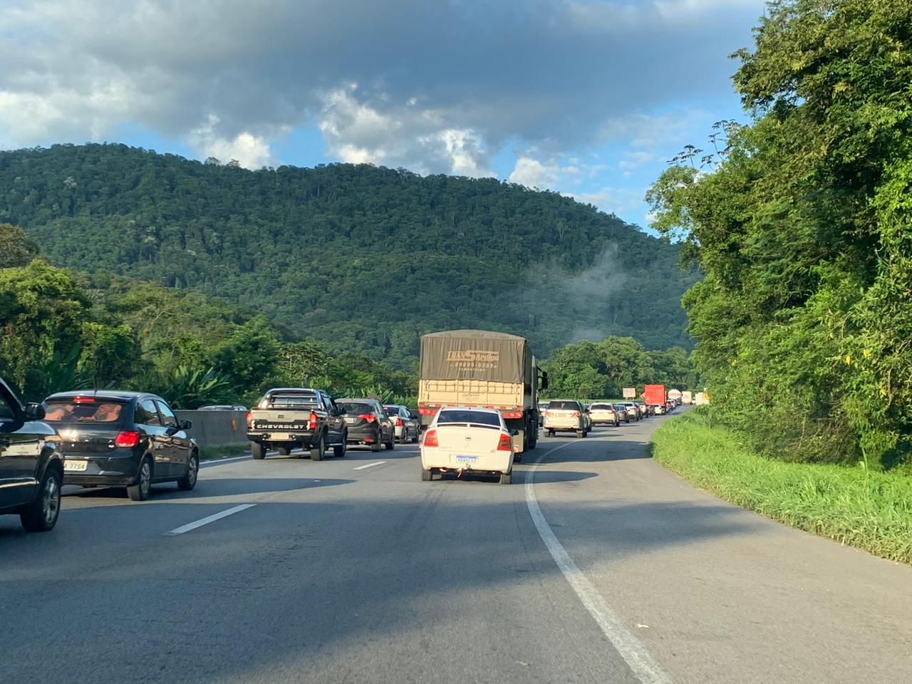 BR-277 foi liberada parcialmente na tarde desta quarta-feira