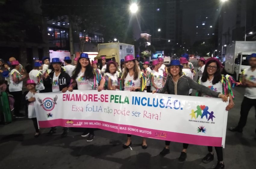  Carnaval de Curitiba tem desfile inclusivo com libras