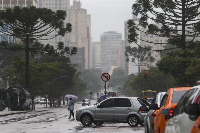 Prefeitura de Curitiba - É sério. Temos chuvisco leve agora, com  possibilidade de chuva, nublado, parcialmente nublado e neblina. Tudo  previsto para o dia de hoje.