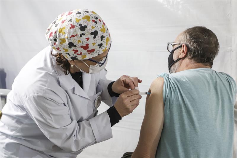  Idosos de 65 anos ou mais podem receber vacina anticovid