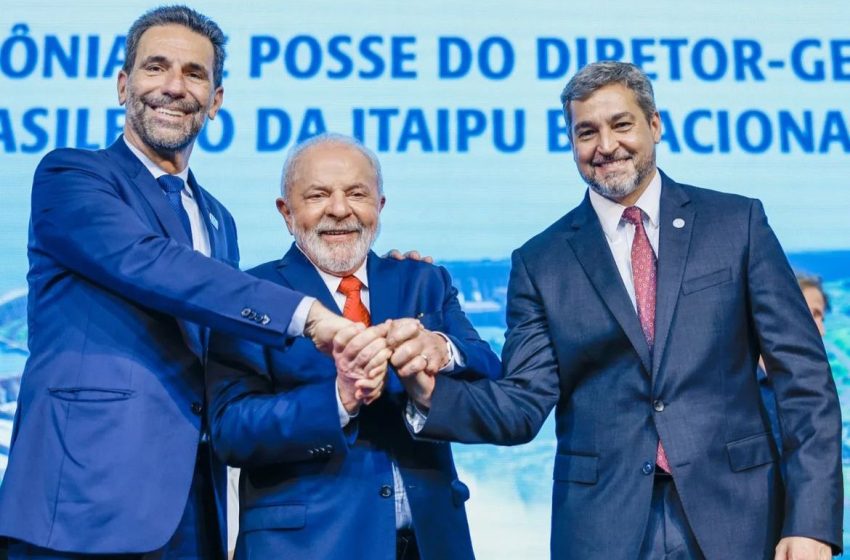  Lula participa da posse do presidente da Itaipu em Foz