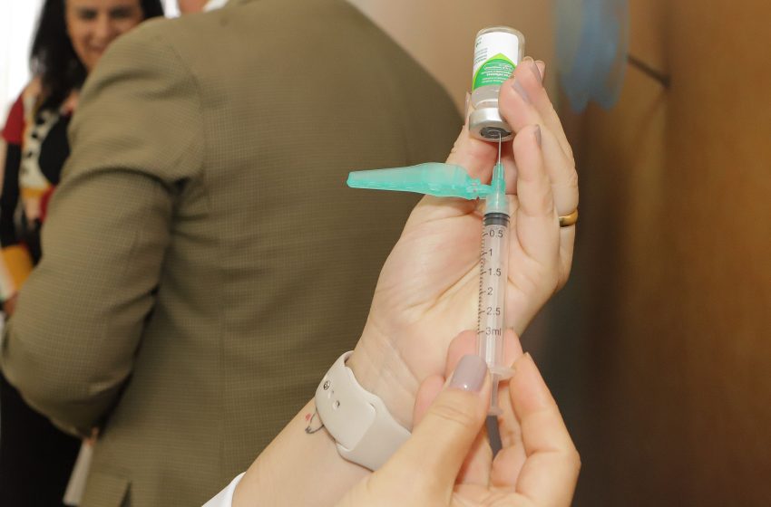  Vacinação contra a gripe começa no Paraná