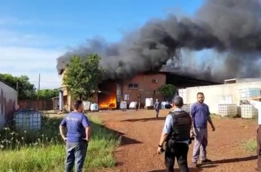  Incêndio atinge barracão da Receita usado para destruir isqueiros