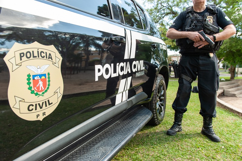  Mulher é presa ao tentar vender guitarra furtada