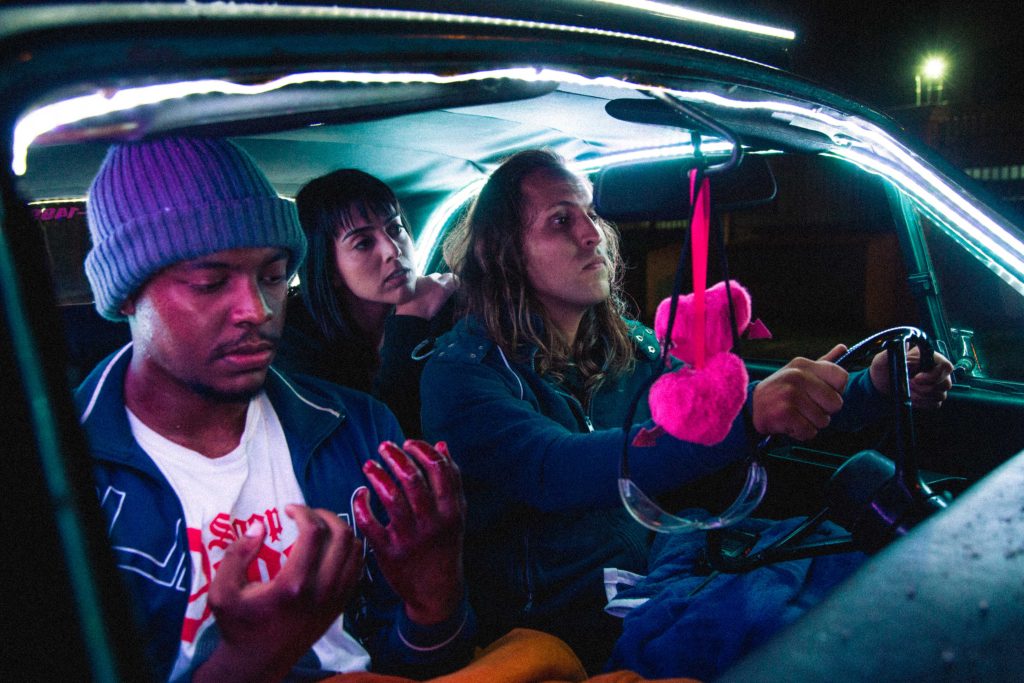 Coração de Neon, filme curitibano elogiado internacionalmente estreia no Brasil