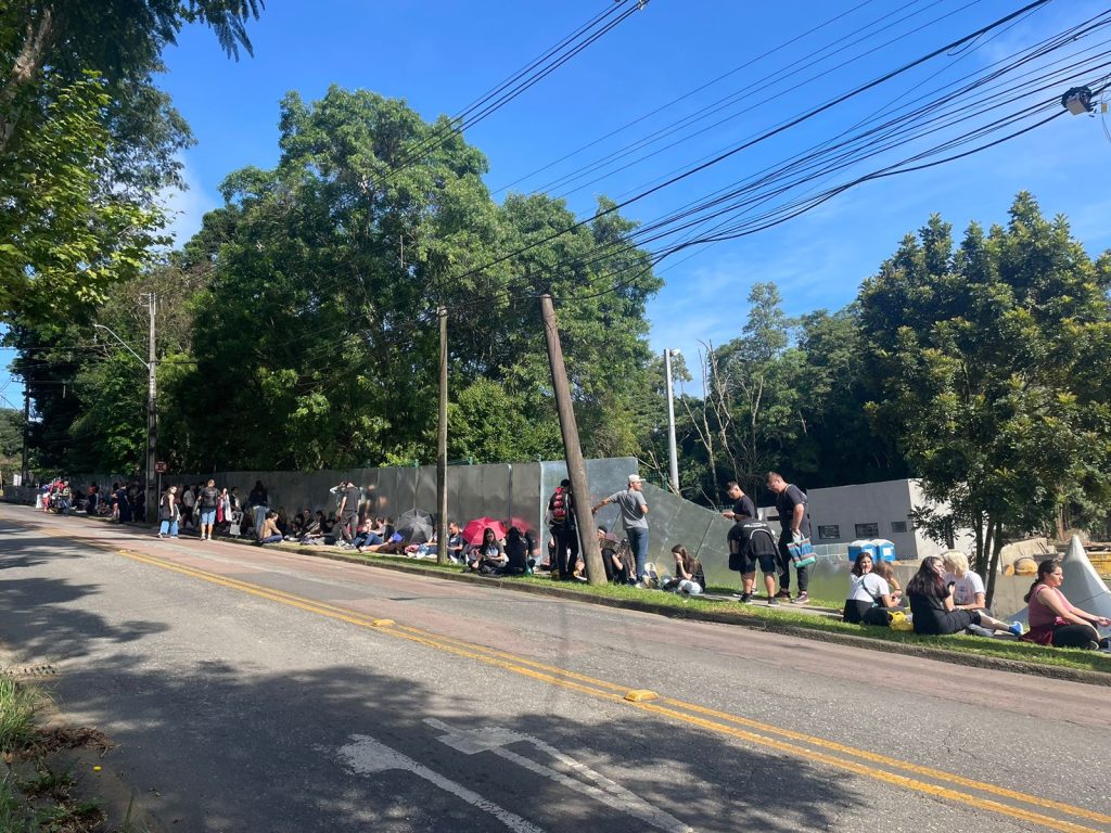 Fãs do Imagine Dragons acampam desde a madrugada