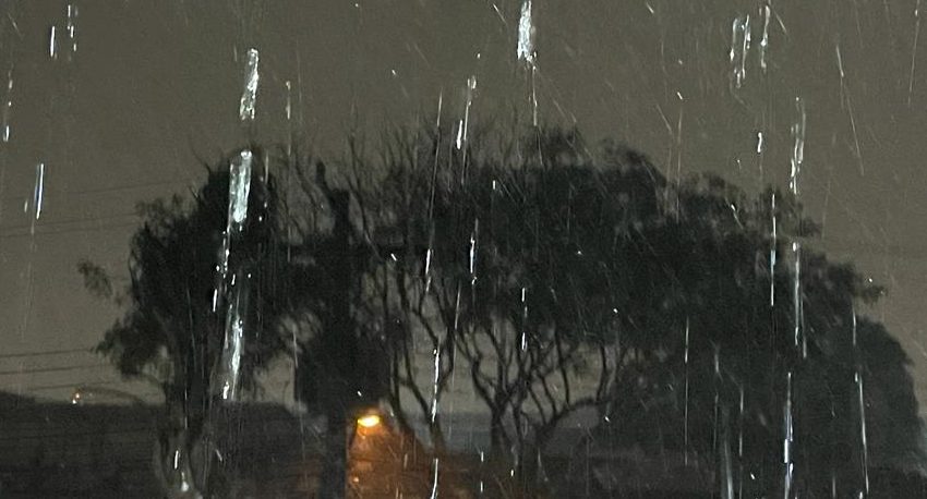  Chuva: noite com tempo fechado em Curitiba