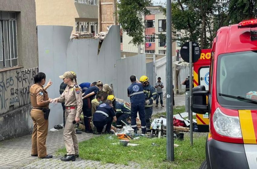  Muro cai e mata operário no Água Verde