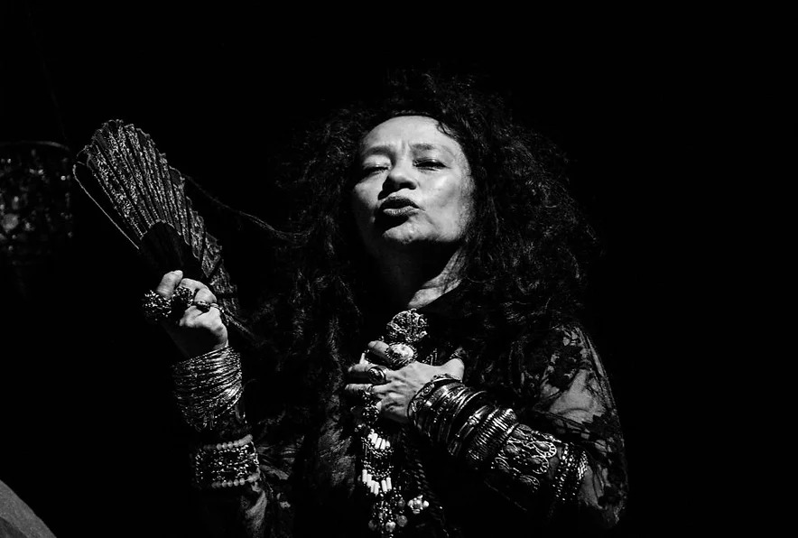 Nena Inoue volta aos palcos no Festival de Curitiba