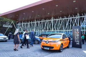 Curitiba lança táxi elétrico no segundo dia da Smart City