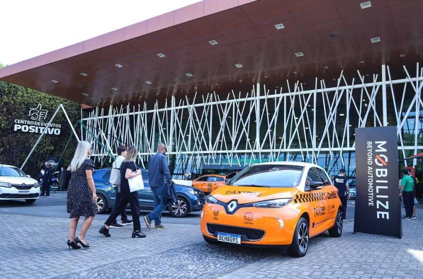  Curitiba lança táxi elétrico no segundo dia da Smart City