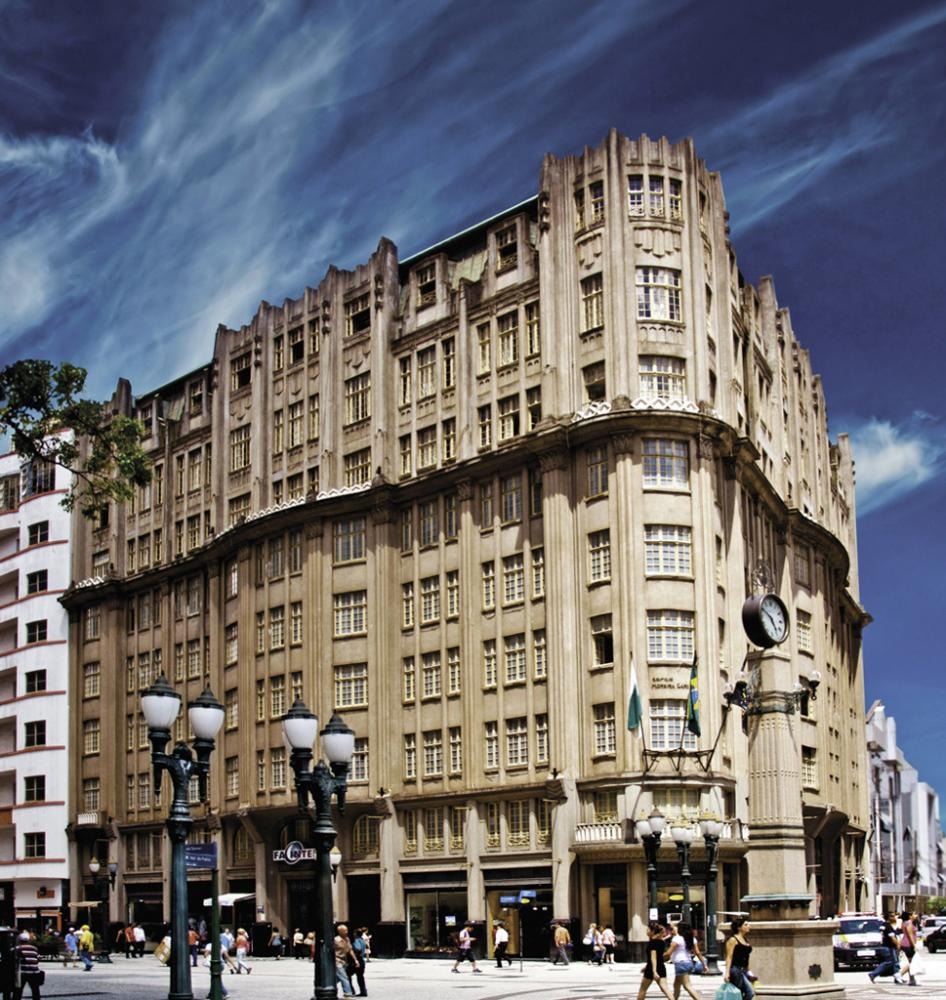 Arquiteta sugere tour pelos prédios históricos da capital paranaense