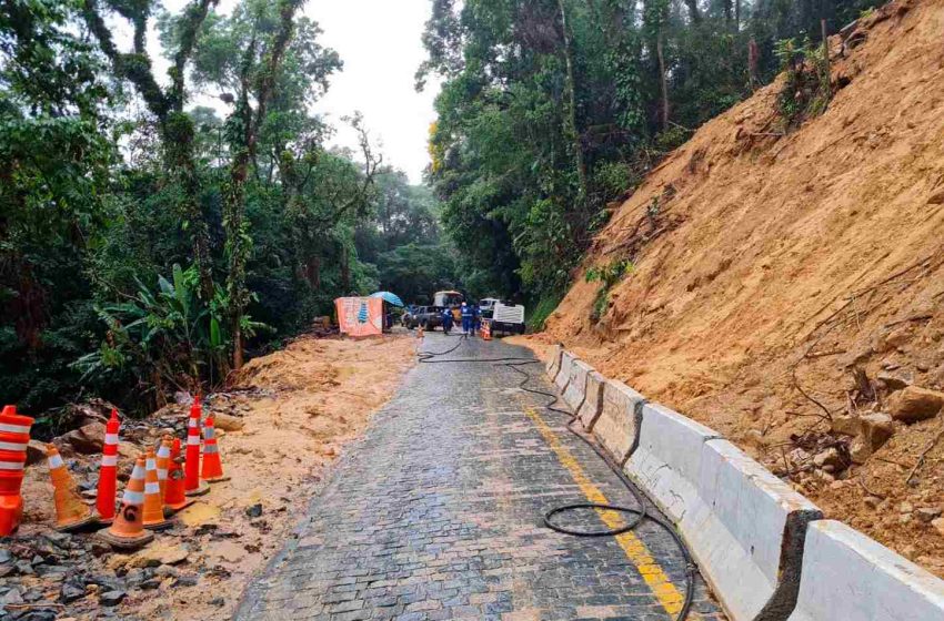  Estrada da Graciosa tem tráfego liberado após limpeza de pistas