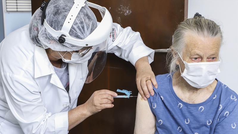  Campanha contra a gripe: 40% do público alvo é imunizado no país