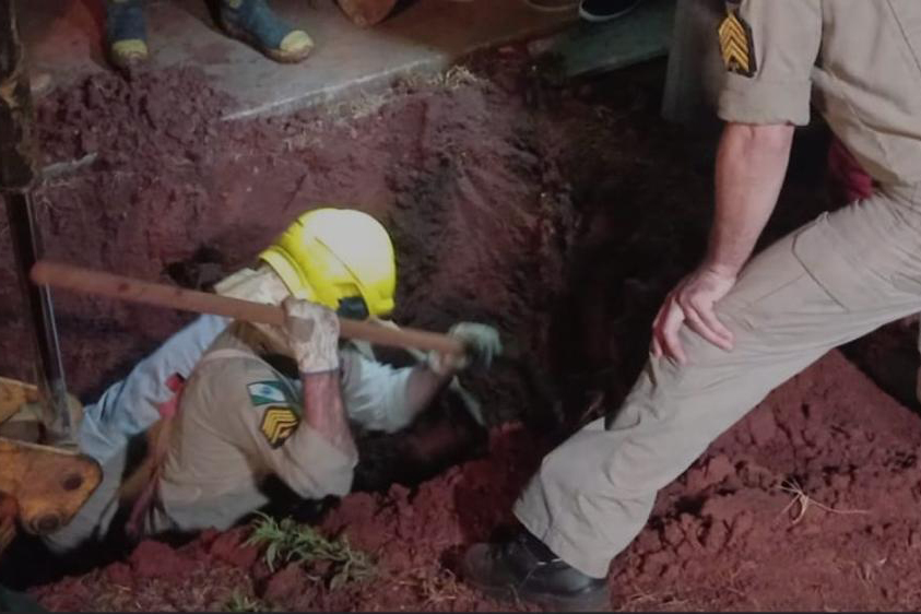 Bebê é resgatado após cair em buraco no Paraná