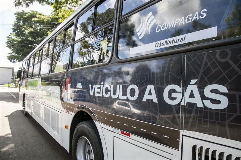  Curitiba testa ônibus movido a GNV na linha Cabral/Portão