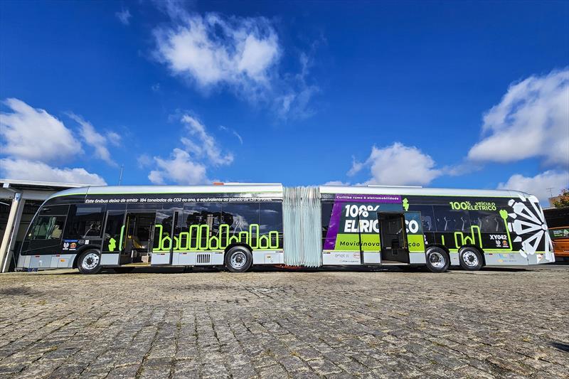  Teste com ônibus elétrico começa em Curitiba