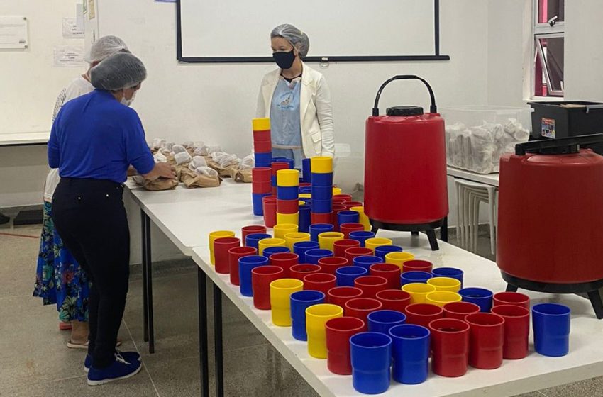  Projeto solidário serve refeições na Páscoa