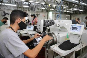 Paraná lidera Região Sul em contratação de jovens