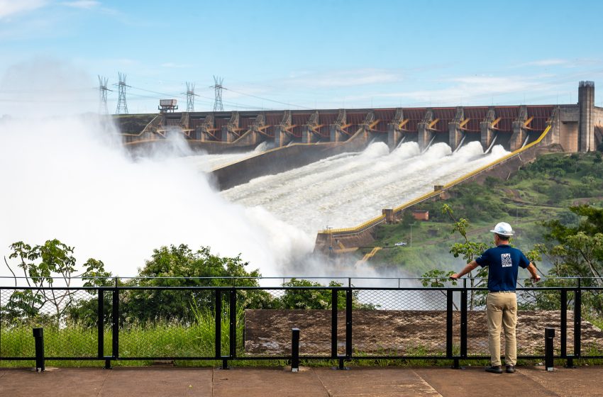  Depois de 80 dias, vertedouro da Itaipu fecha na segunda-feira