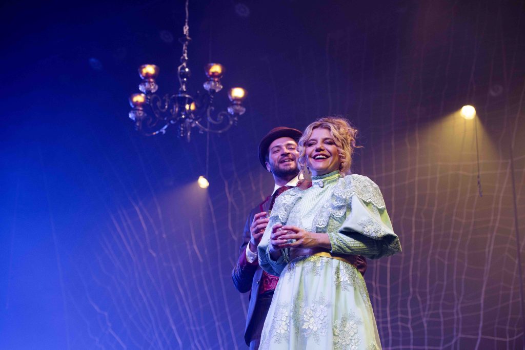 “Gaslight” estreia no Festival de Curitiba