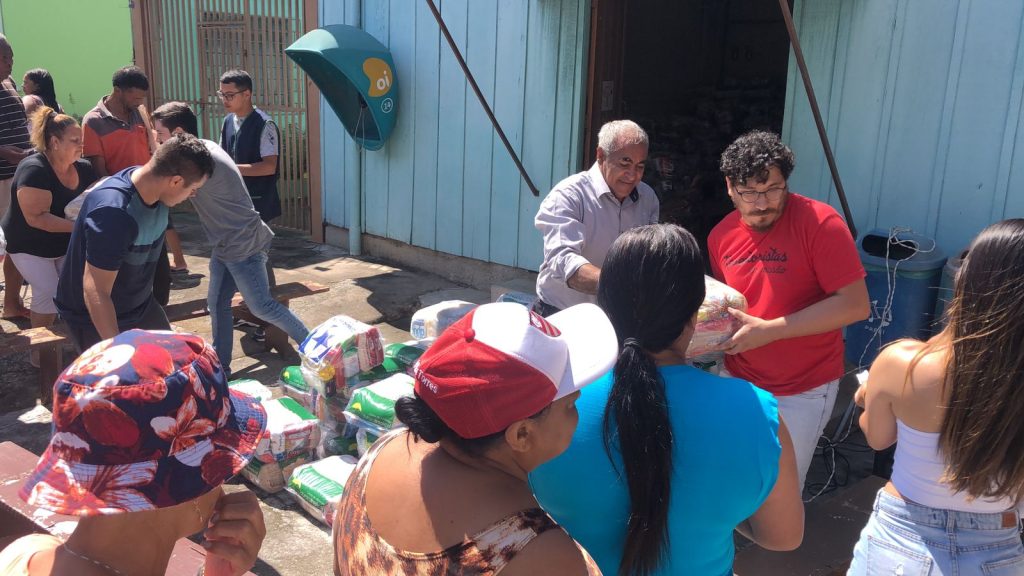 2.500 famílias vão receber cestas básicas e chocolates na Páscoa