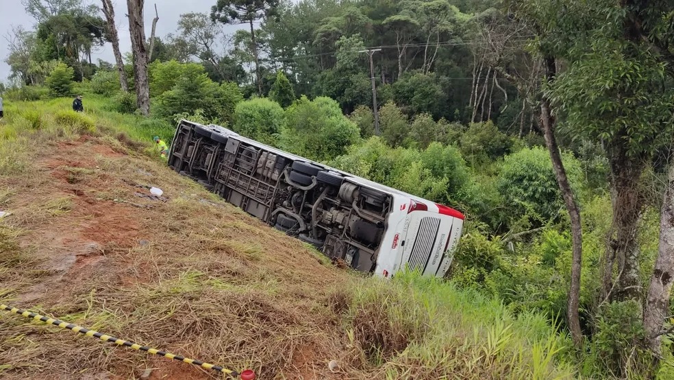 Motorista de ônibus é denunciado por provocar acidente com sete mortes