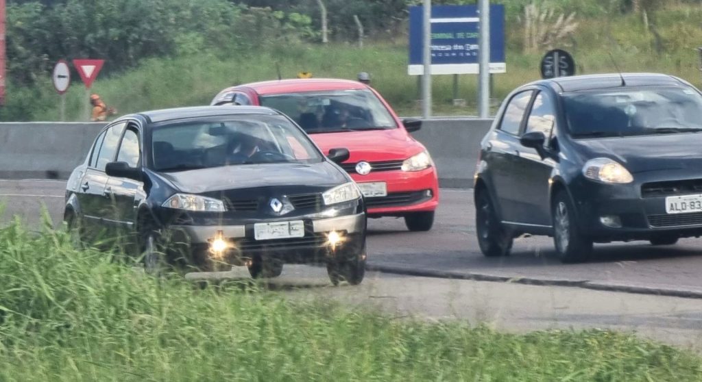 PRF flagra uso irregular do acostamento no Contorno Sul