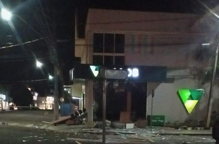  Bandidos explodem agência bancária no oeste do Paraná