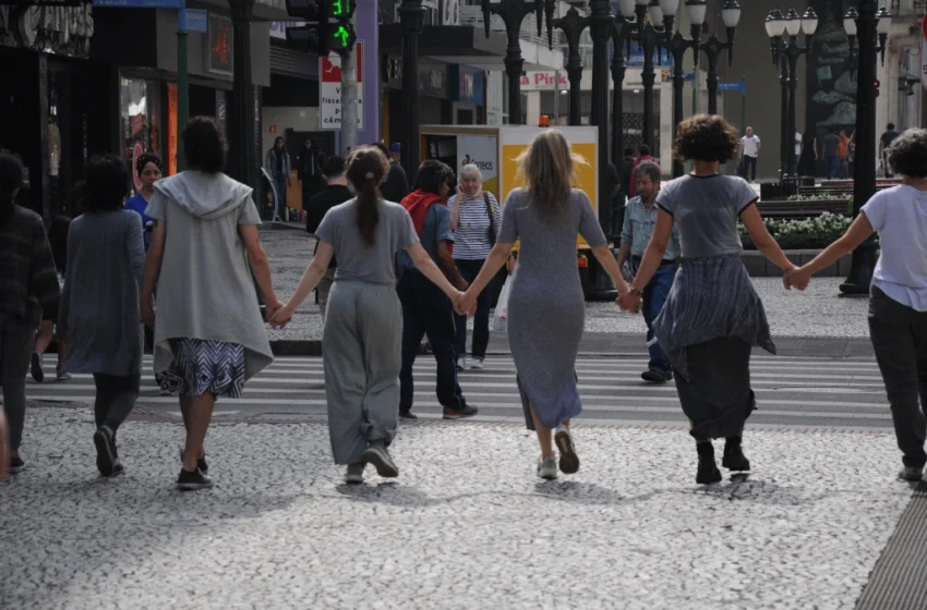  Espetáculo ‘Nuvens’ movimenta a Rua XV