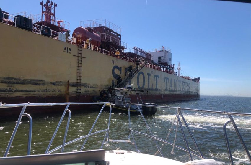  PF cumpre mandado em navio responsável por vazamento de nafta  