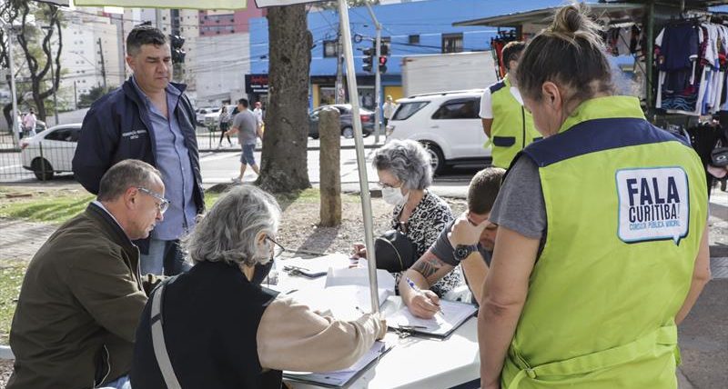  Fala Curitiba Móvel recebe demandas para o orçamento