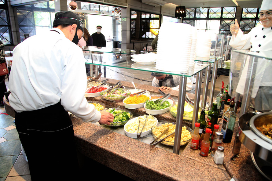 Movimento de bares e restaurantes aumenta 50% durante Carnaval