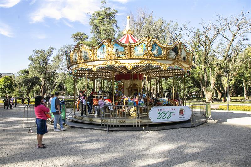  Carrossel volta a funcionar no Passeio Público