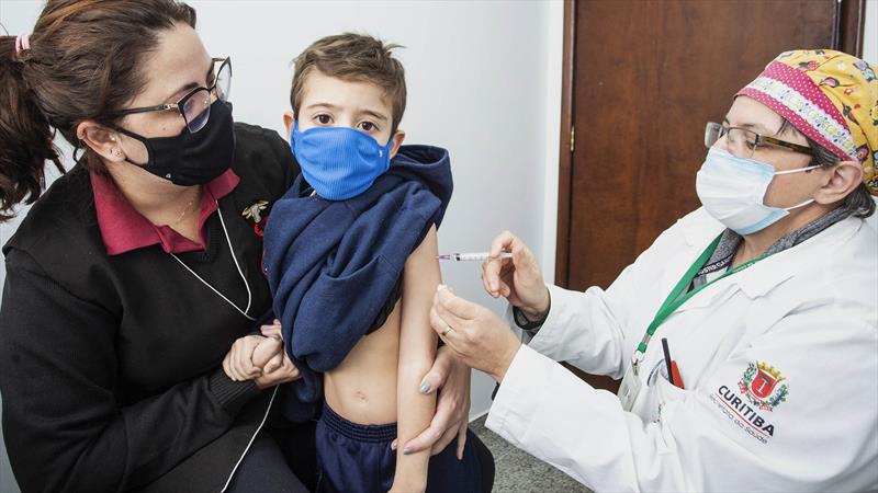  Curitiba estende vacinação contra gripe para todos os moradores