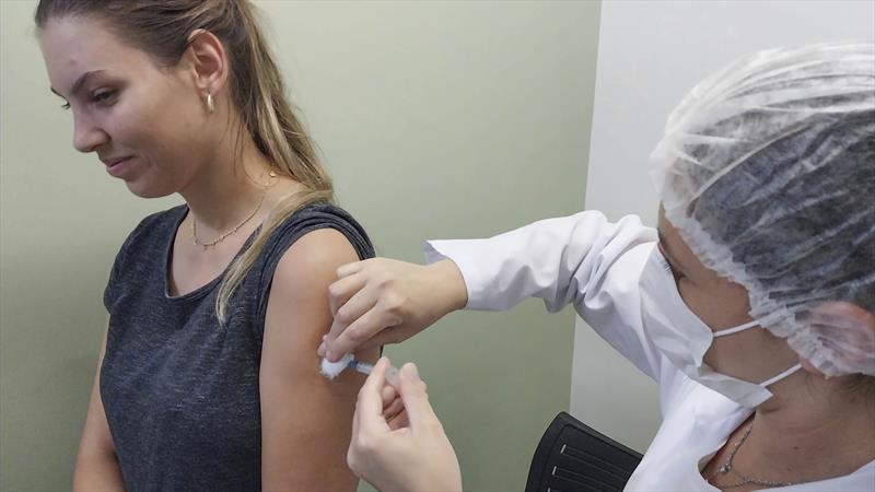  Curitiba: imunização contra gripe e covid-19 com bivalente é ampliada