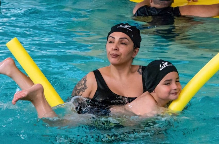  Programa oferece natação para crianças e adolescentes com deficiência