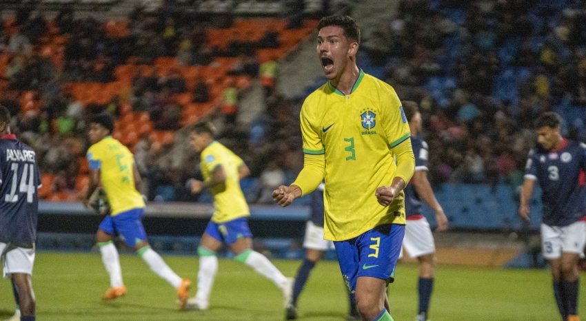  Zagueiro do Coritiba marca em goleada do Brasil no Mundial
